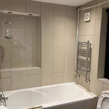 Two Bedroom Апартаменти Бристоль